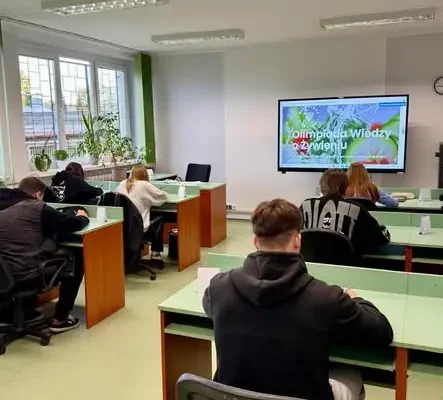 Uczennice z Mysłowic w etapie okręgowym XXXI Olimpiady Wiedzy o Żywieniu